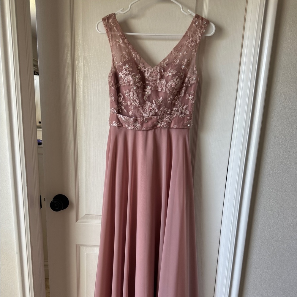 JJs House Elegant Pink Lace Detail